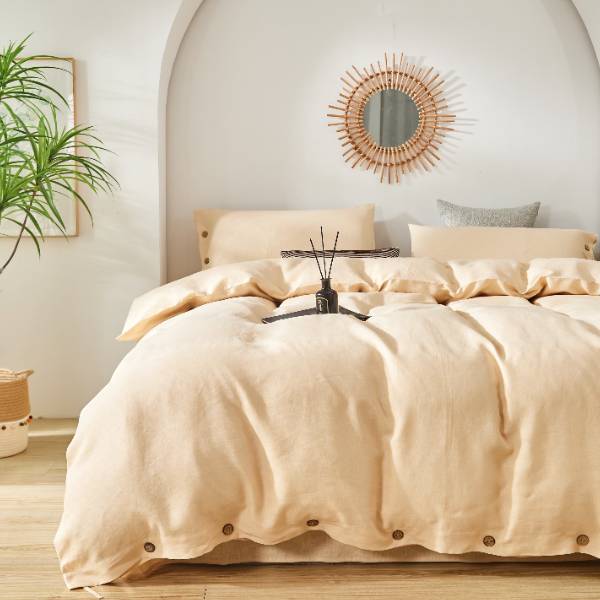 LINEN BED SET WITH BUTTON CLOSURE