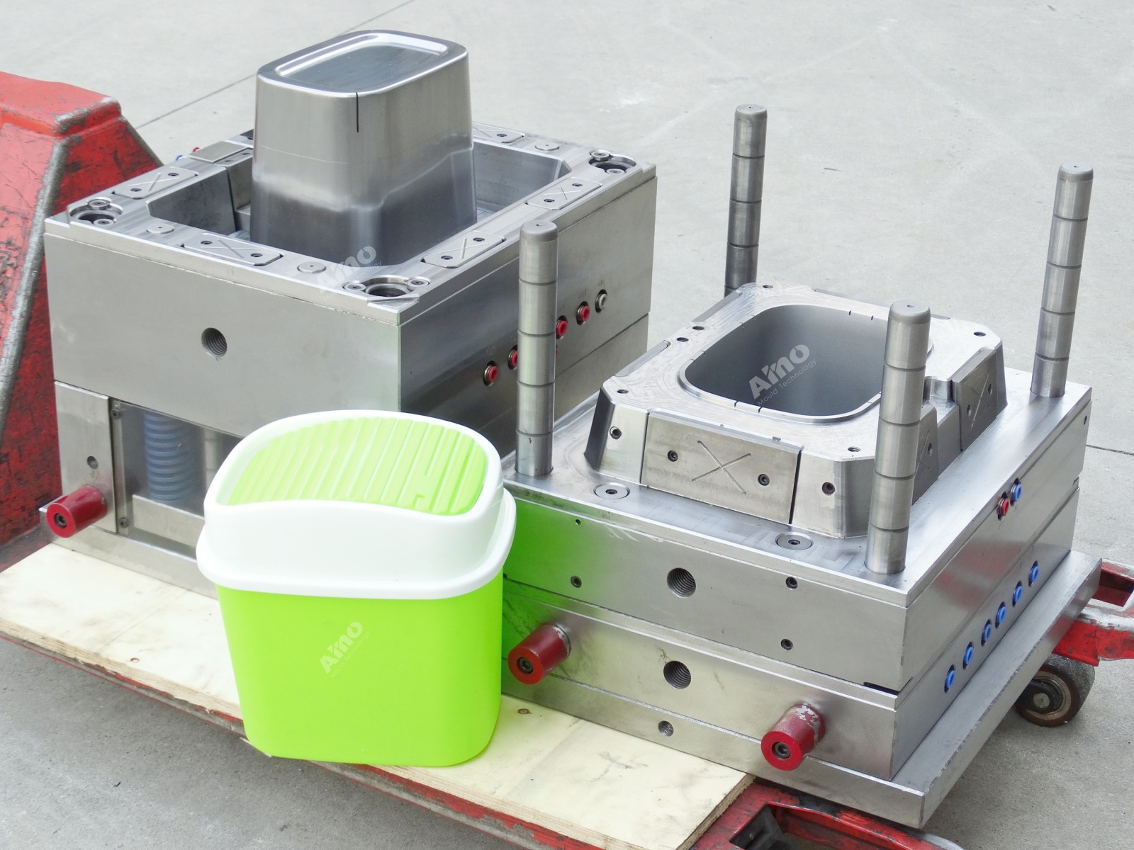 mold manufacturer