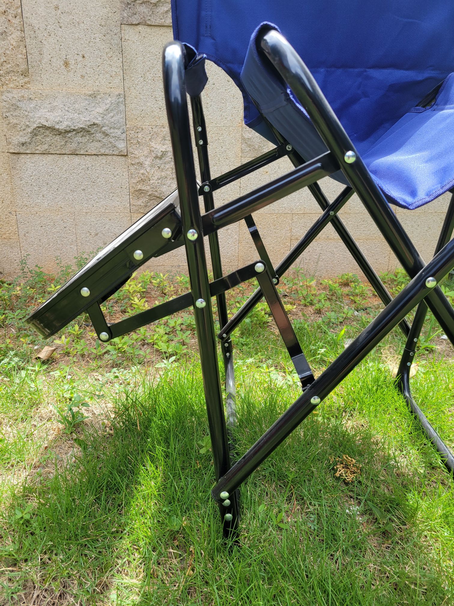 Director's Chair with Linkage Mechanism Outdoor Seating Solution