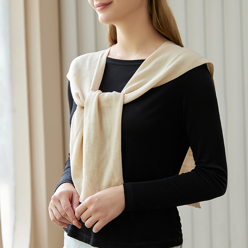 Fashionable and minimalist velvet shawl